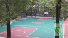 岳塘区首片新国标篮球场由立诚体育建成